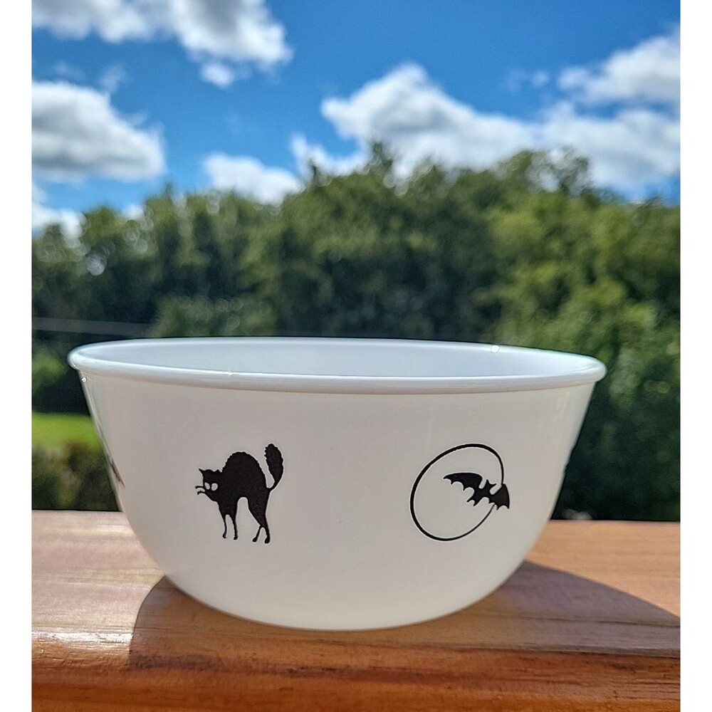 Corelle HALLOWEEN 28 oz Soup Cereal Chili BOWL 6 1/4" Black Cat Bats